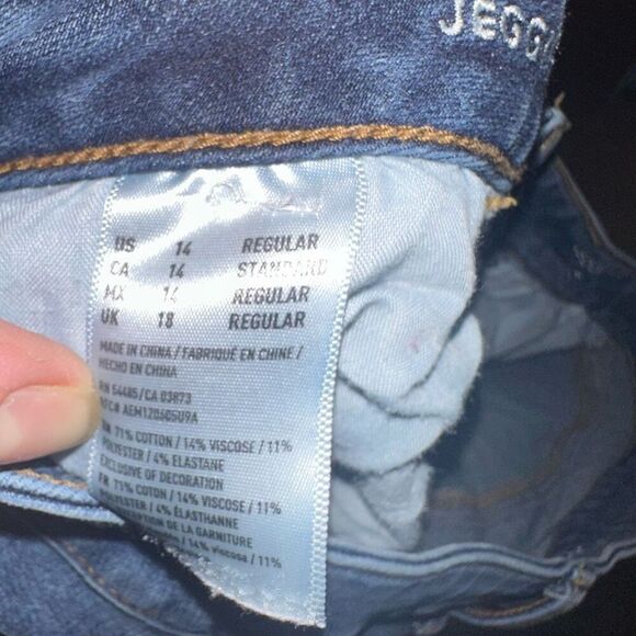 American Eagle dark wash distressed hi-rise stretchy size 14 jeggings - Picture 3 of 3